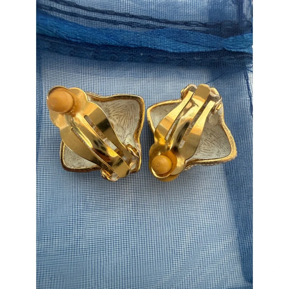VTG Joan Rivers White Enamel Gold Tone Clip On Earrings‎ Rhinestone Mid-Century